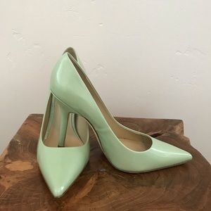 Charles David mint “Sway”